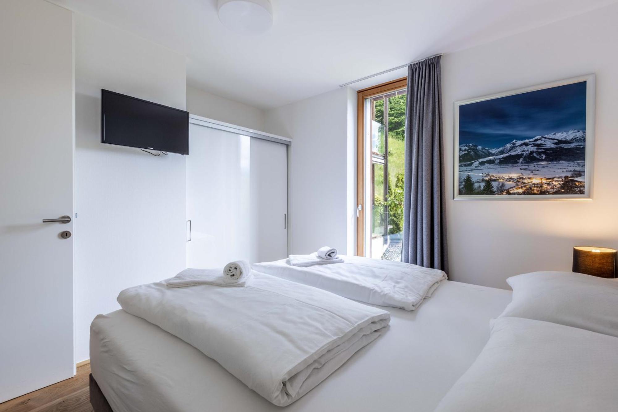 Bellevue Residences - Luxurious Lakeside Apartments 젤암제 외부 사진