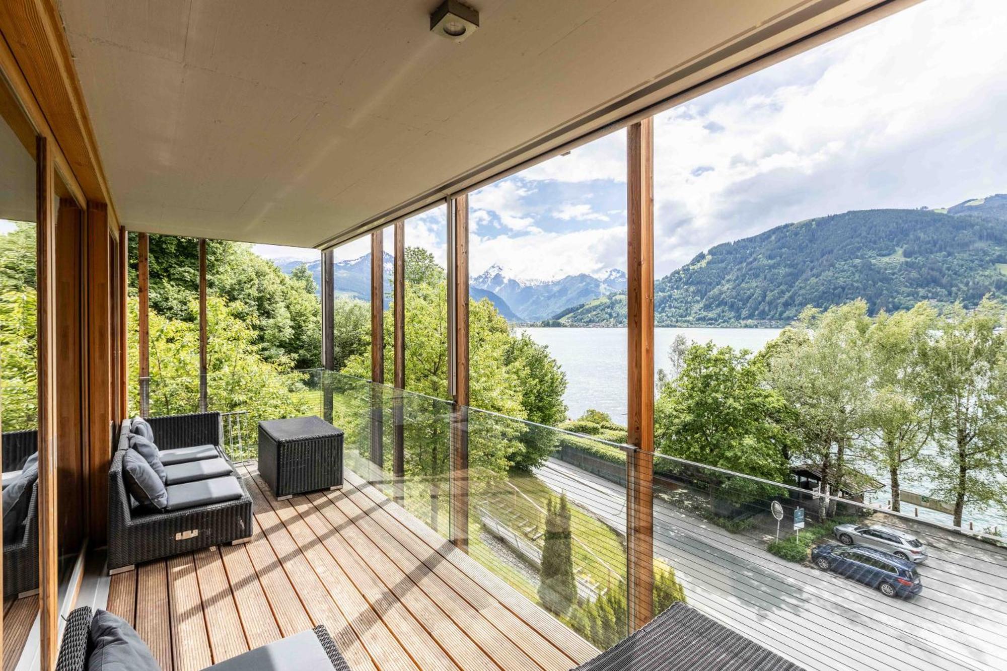 Bellevue Residences - Luxurious Lakeside Apartments 젤암제 외부 사진